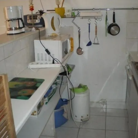 3 Personnes Joli Studio Cabine Centre. * Le Lavandou