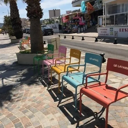 3 Personnes Joli Studio Cabine Centre. * Le Lavandou